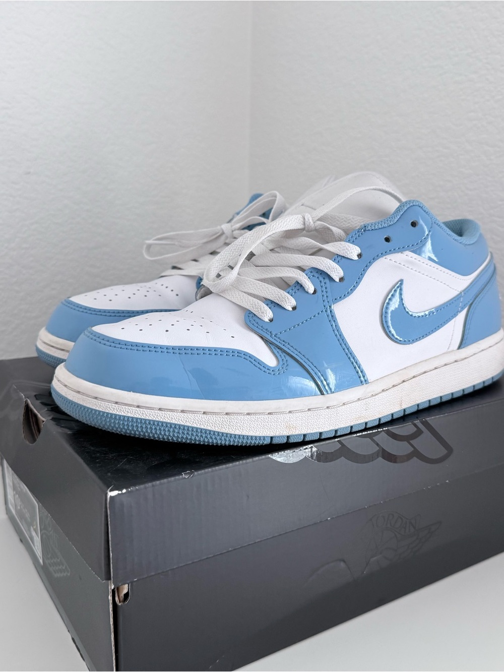 Jordan Low-Top Sneakers in White and Light Blue